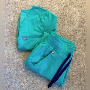 Figs Surgical Green scrubs size XXS Catarina Top and Zamora Joggers
